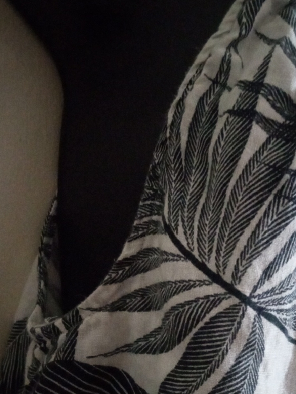 Tahari 100% Linen Boho Black and White Palm-Print Halter Camisole Size Large - Picture 4 of 10